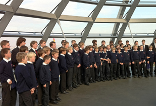 Ständchen für die Besucher des Reichstagsgebäudes in Berlin